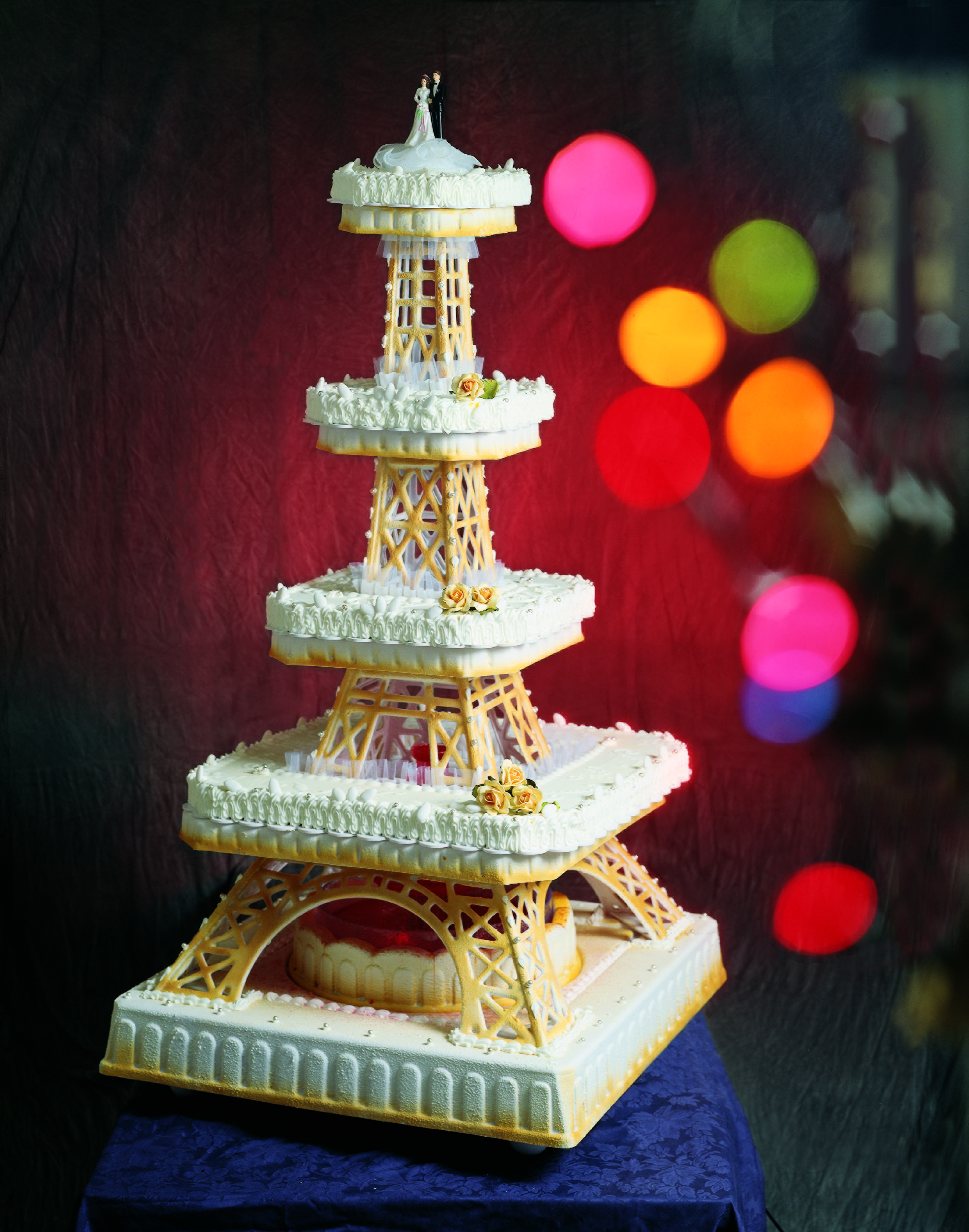 Eiffel tower cake stand